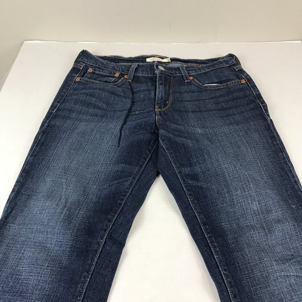Women's Levi's dark wash Boyfriend Jean, Size 27